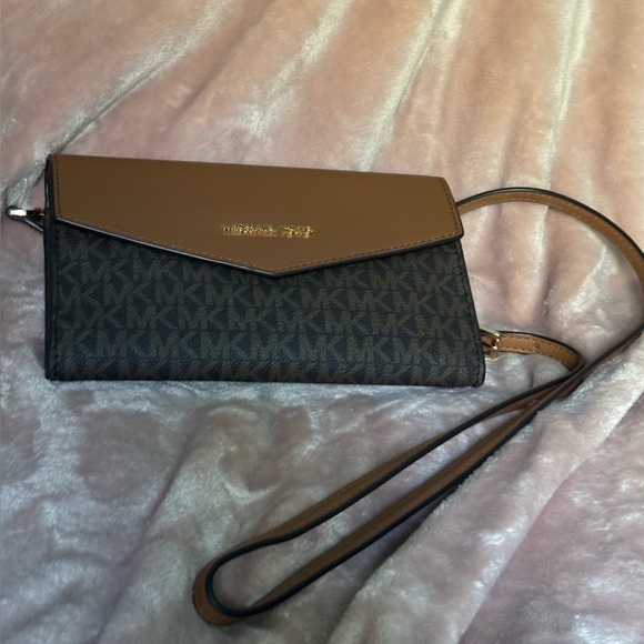 Michael Kors crossbody bag - Picture 1 of 6